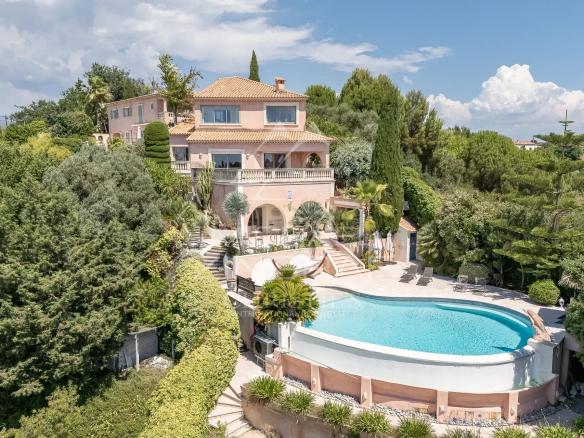 Propriété provençale moderne avec vue mer panoramique