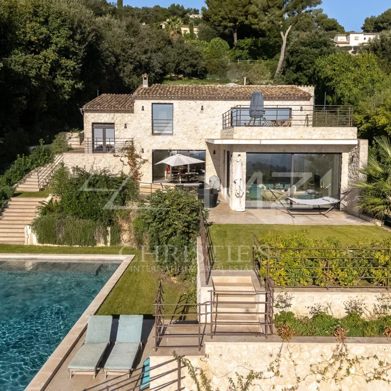 Near Saint Paul de Vence – Renovated property with sea view
