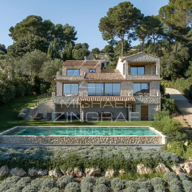 Biot : Propriété unique de plus de 1 300m² avec vue mer