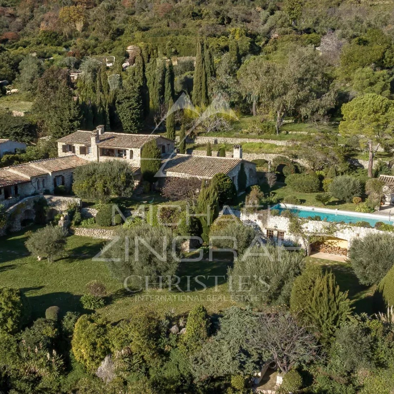 Biot: Charming villa to renovate with unobstructed views
