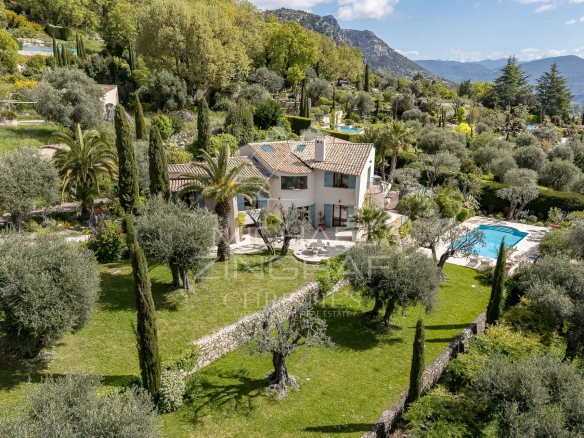 Proche Saint Paul de Vence – Propriété rénovée vue mer