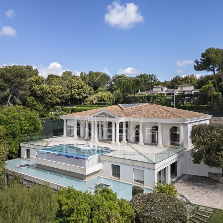Proche Saint-Paul de Vence – Superbe propriété entièrement rénovée avec vue mer