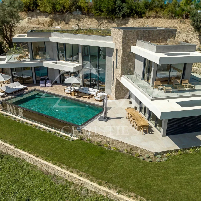 EXCLUSIVITÉ – VILLA D’EXCEPTION AVEC VUE MER