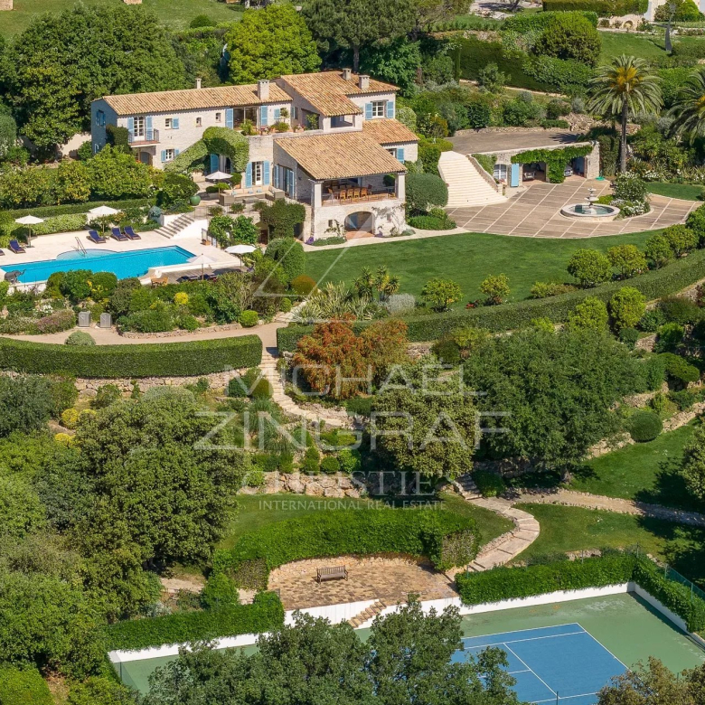 Propriétés à 200m de la plage – Composée de 2 Villas