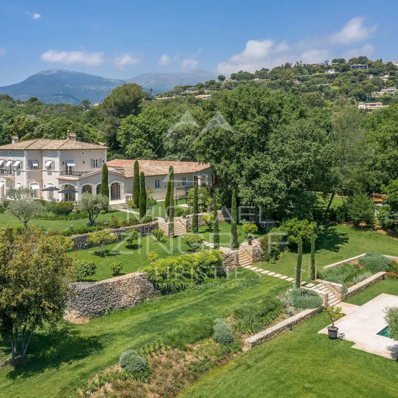 Magnifique propriété avec vue mer panoramique à pieds du village