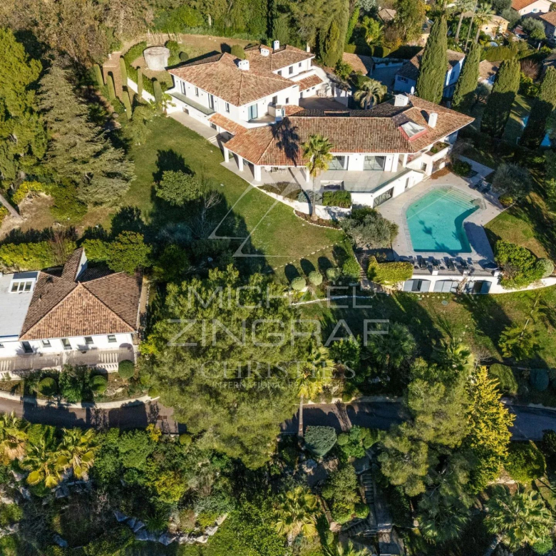 Hauts De Cagnes – Magnifique 4 pièces renové vue mer