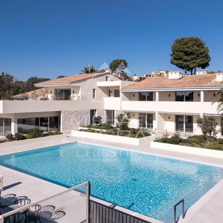 EXCLUSIVITÉ – VILLA D’EXCEPTION AVEC VUE MER