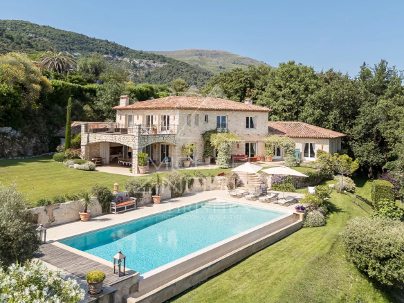 Proche Saint-Paul de Vence – Superbe mas avec vue panoramique mer