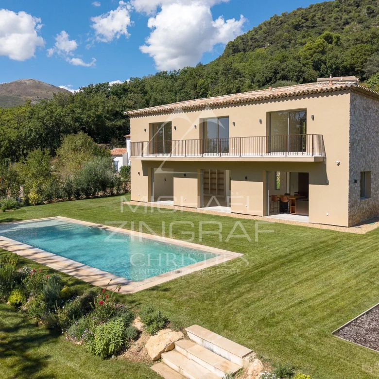 Super-Cannes – vue dégagée montagnes et verdure