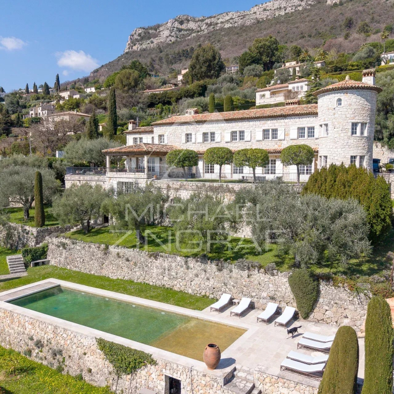 Tourrettes-sur-Loup: Modern Provençal property with panoramic views of the sea and hills