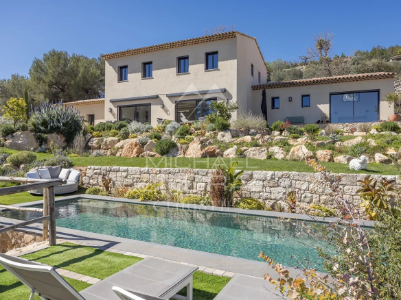 Tourrettes-sur-Loup: Modern Provençal property with panoramic views of the sea and hills