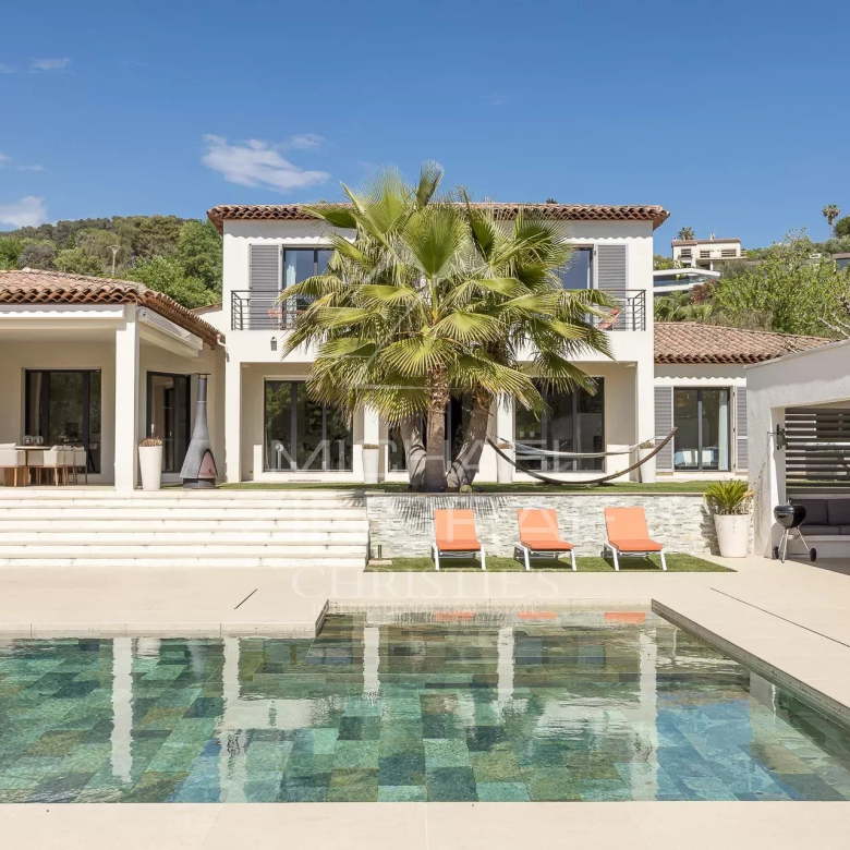 Villa entièrement rénovée avec vue panoramique sur Saint-Paul de Vence