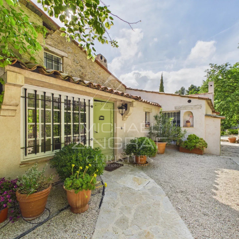 Appartement lumineux et spacieux de 2 chambres à Saint-Tropez