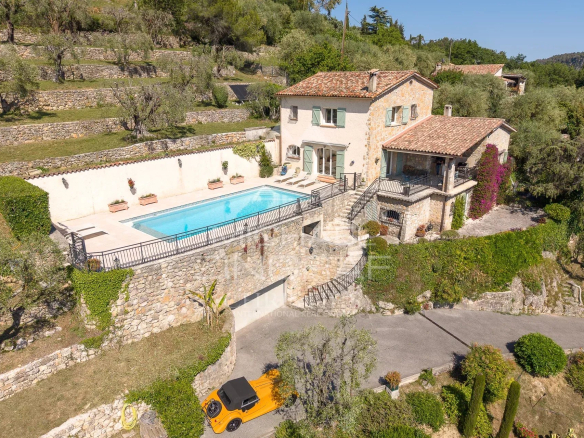 Tourrettes-sur-Loup: Charming sheepfold with panoramic views