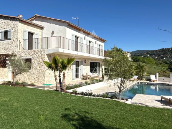 Vue panoramique sur le village de Saint Paul de Vence