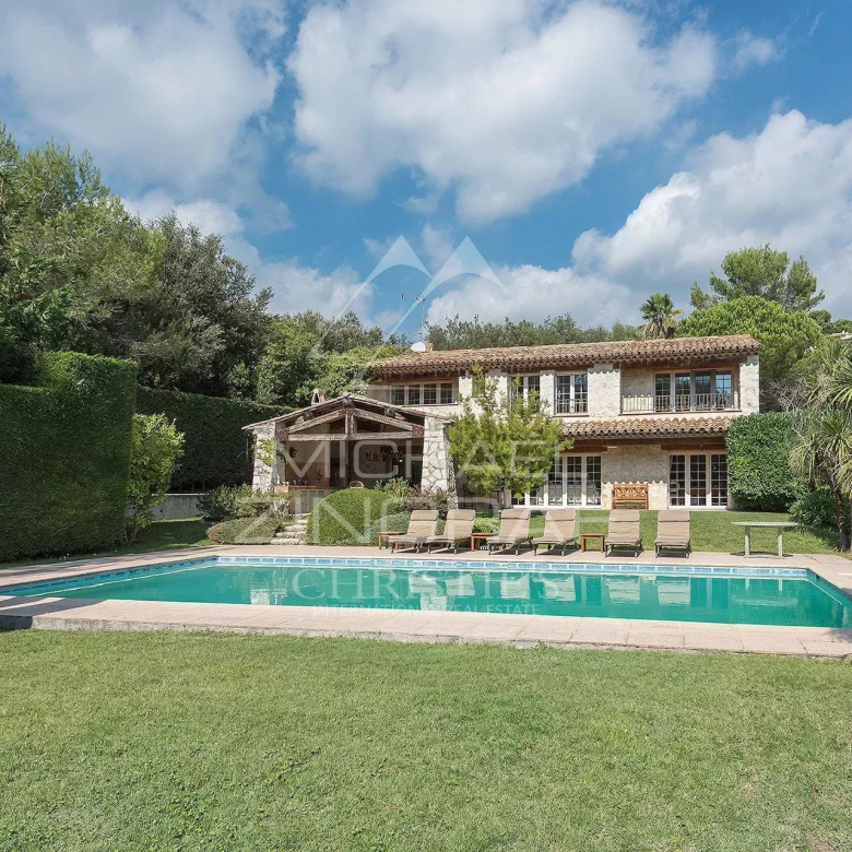 Propriété de plain pied face au village de Saint Paul de Vence