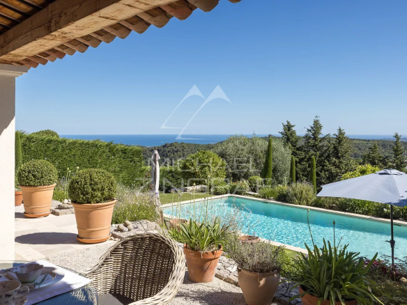 Villa provençale avec piscine et vue sur la mer à Vence