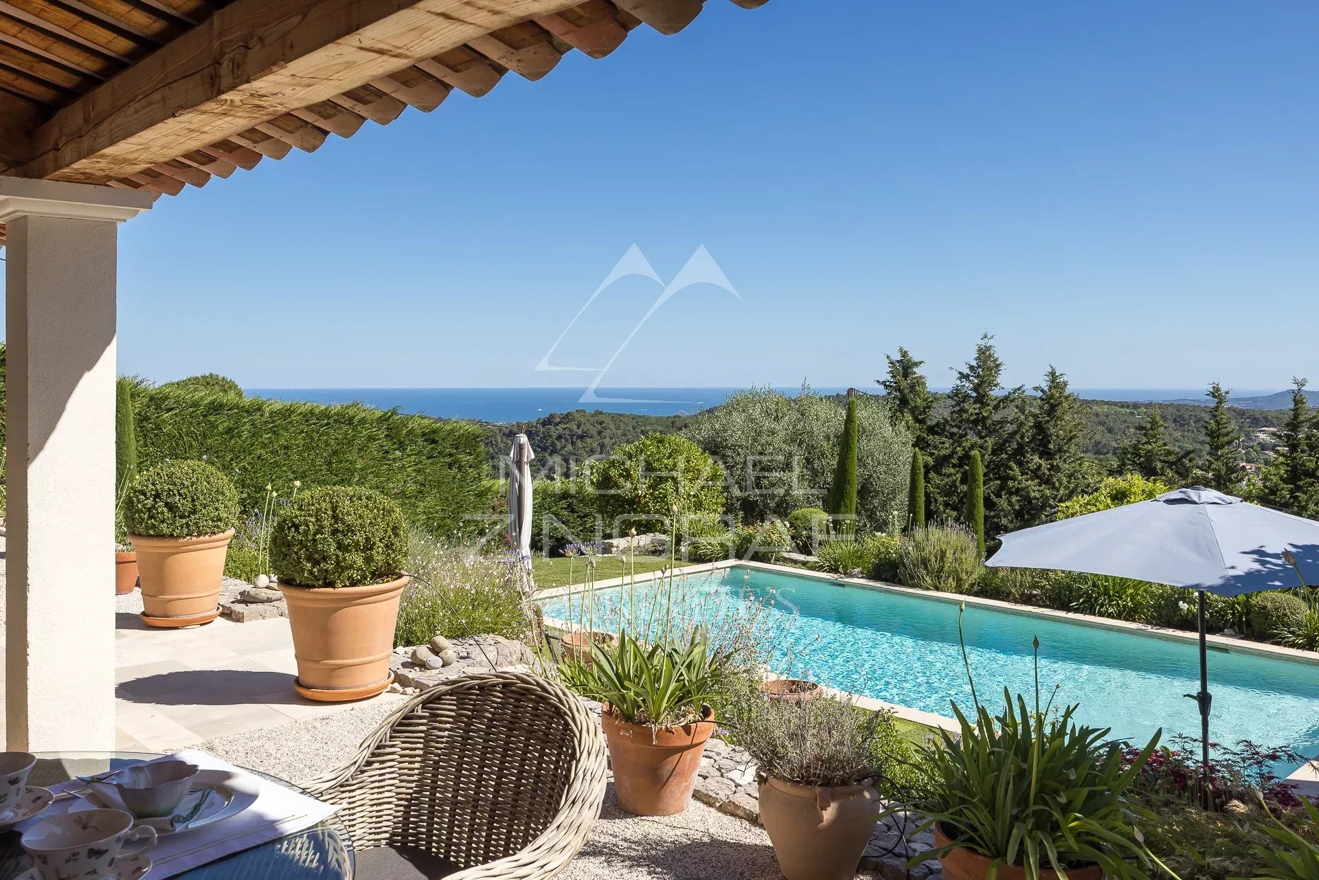 Villa provençale à Vence Villa provençale avec piscine et vue sur la mer à Vence