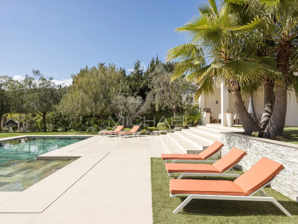 View of a contemporary villa with swimming pool and sun loungers in Saint-Paul-de-Vence.
