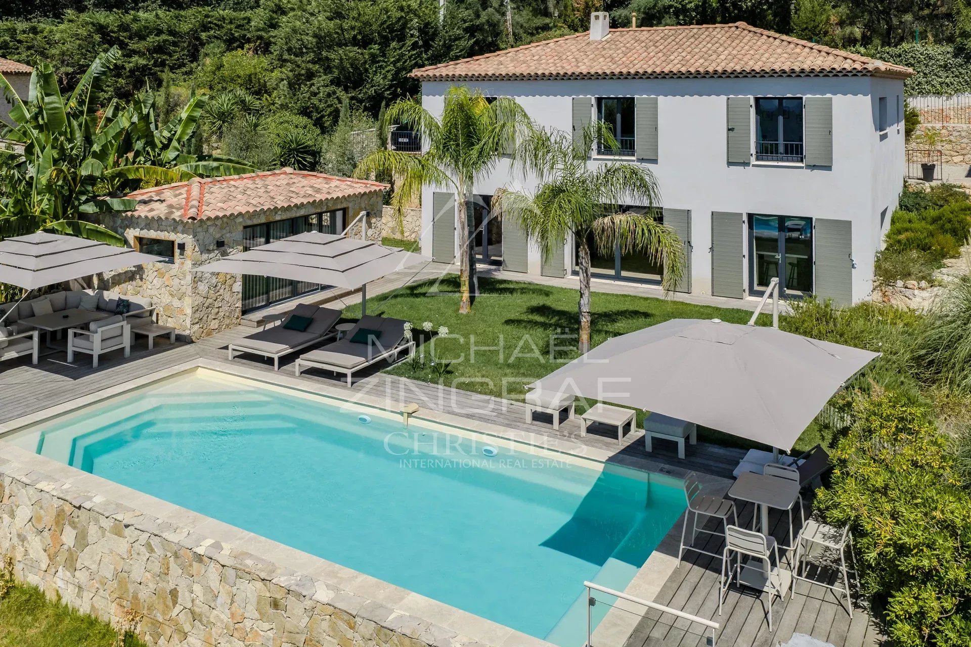 Recently built villa with heated swimming pool and garden in Tourrettes-sur-Loup.
