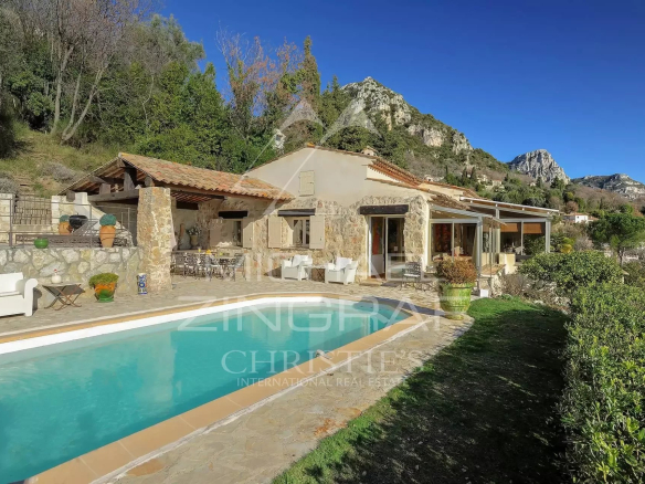 Provençal villa with swimming pool and panoramic sea views in Vence
