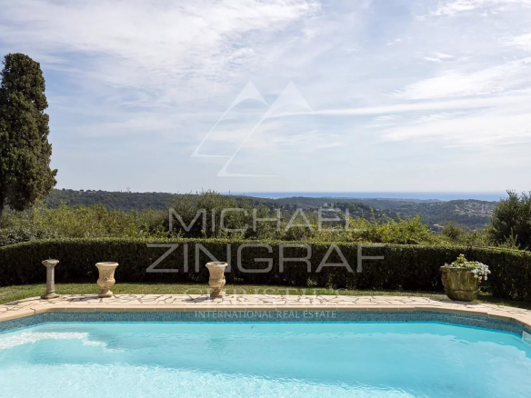 Panoramic sea view from a villa with swimming pool in Vence.