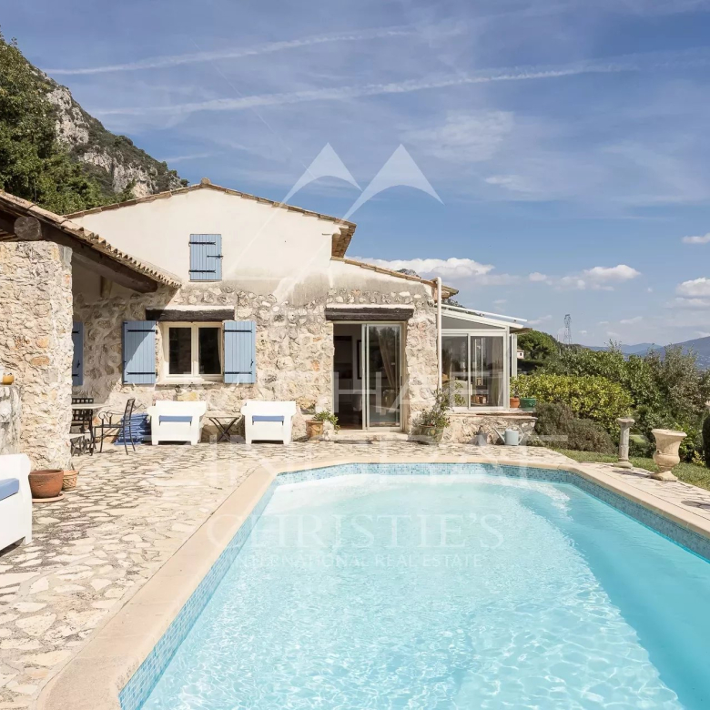 Luxury real estate photo | Charming Properties