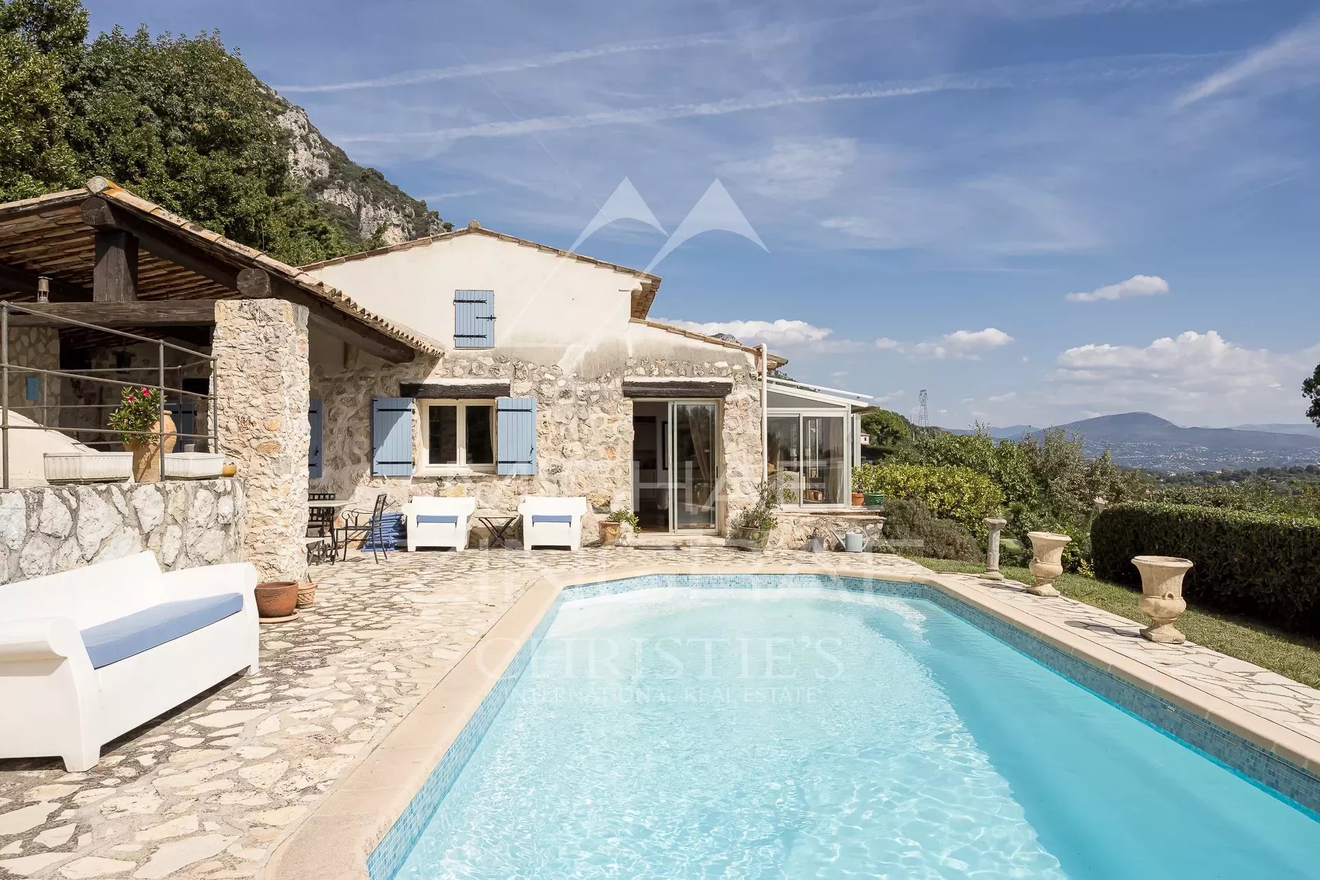 Villa with sea view in Vence Provençal villa with swimming pool and panoramic sea views in Vence.