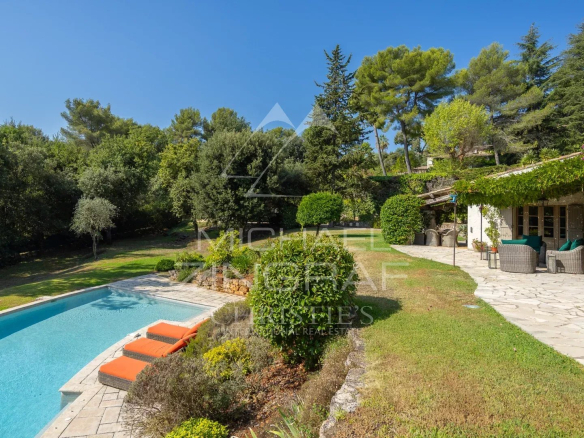 Propriété provençale avec piscine et jardin à La Colle-sur-Loup.
