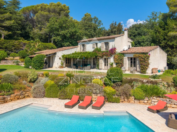Propriété provençale rénovée avec piscine à La Colle-sur-Loup.