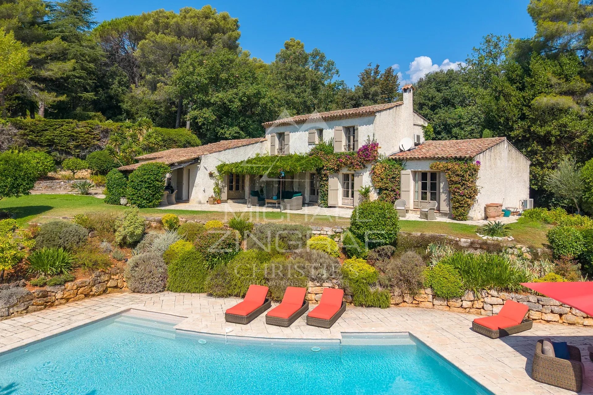 Propriété provençale rénovée avec piscine à La Colle-sur-Loup.