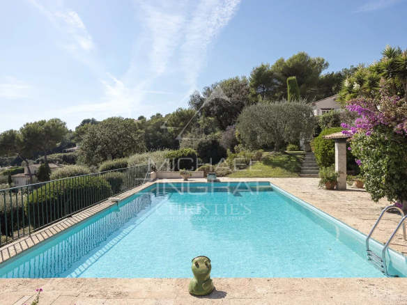 Swimming pool of a villa with panoramic views over a green landscape in Saint-Paul-de-Vence.
