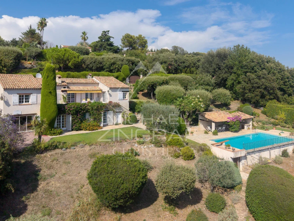Luxury real estate photo | Charming Properties