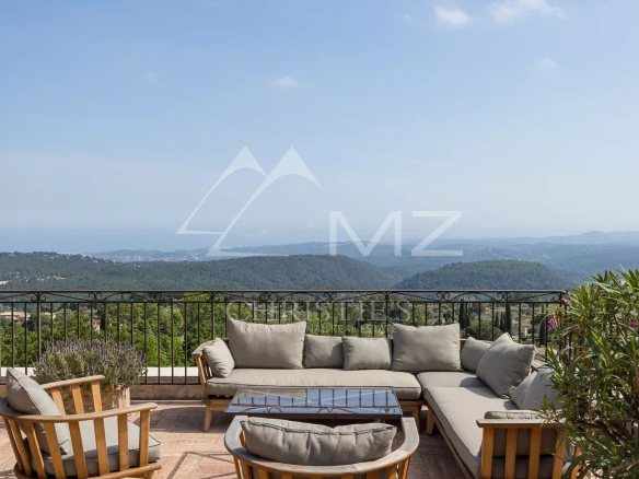 Terrace of a Provençal villa with panoramic views of the sea and hills.