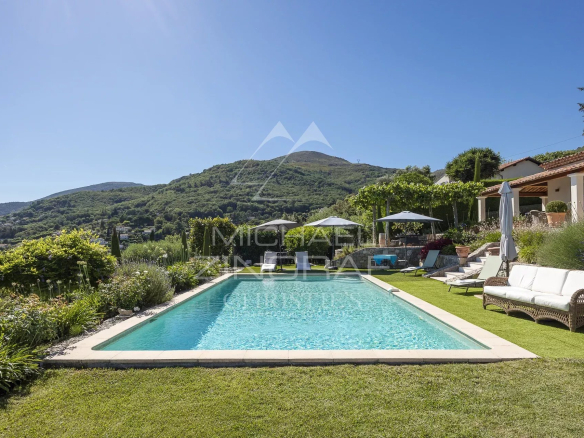 Villa provençale avec piscine et vue sur les collines à Vence