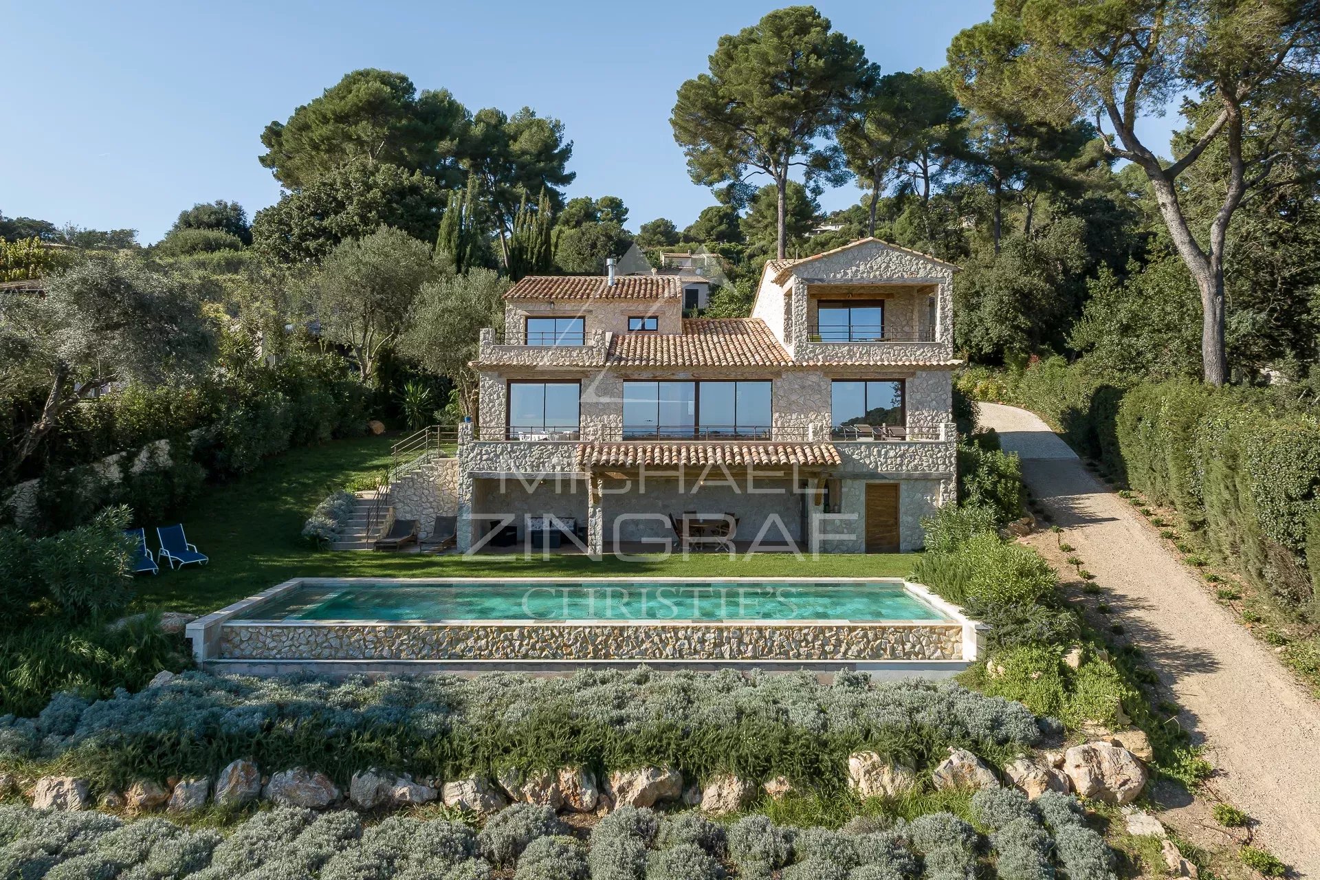 Villa premium à Saint-Paul-de-Vence Villa moderne en pierre avec piscine, vue sur la mer et le village à Saint-Paul-de-Vence.