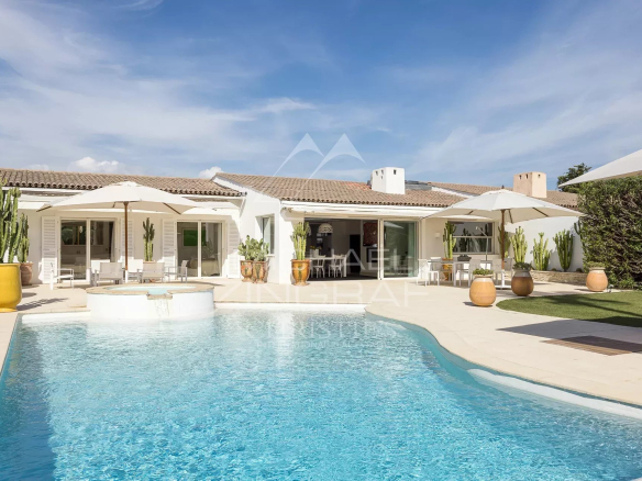 Villa avec piscine dans le domaine des Hauts de Vaugrenier à Villeneuve-Loubet.
