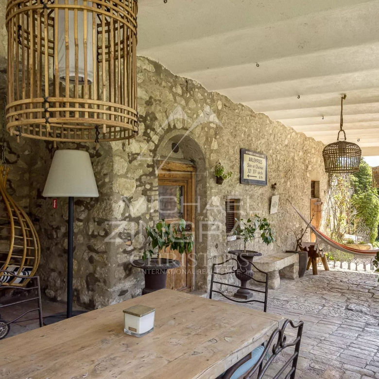 Luxury real estate photo | Charming Properties