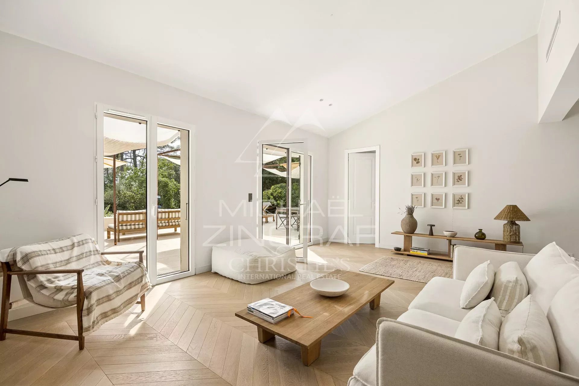 Interior of a villa in La Colle-sur-Loup Interior of a renovated villa with a bright living room and access to the outside.