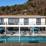 Superbe Villa à Tourrettes-sur-Loup avec Piscine et Vue Panoramique sur la Mer