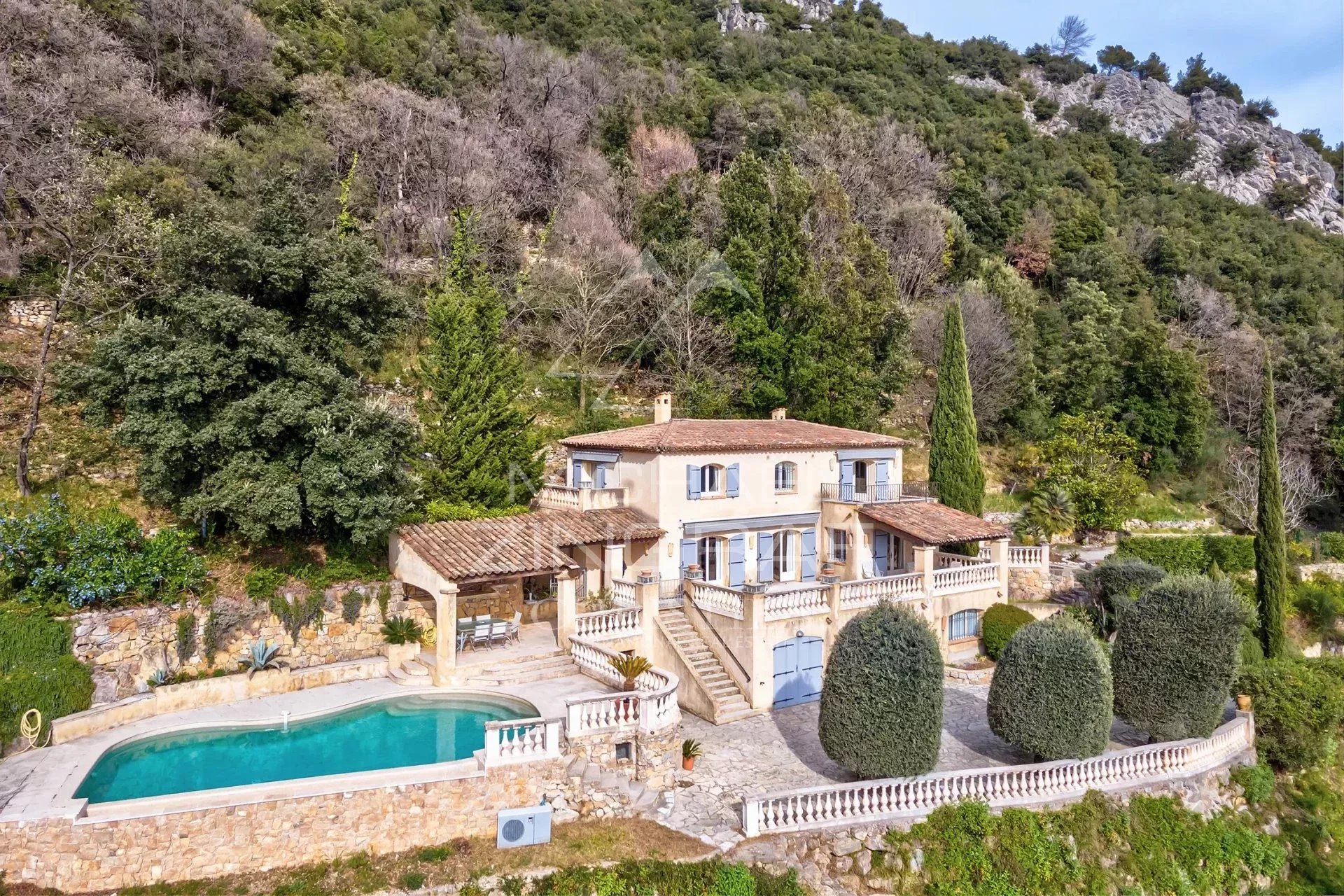 Proche Saint-Paul-de-Vence – Superbe villa provençale rénovée avec vue mer
