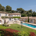 La Colle-sur-Loup: Exceptional property in 18th century stone with sea view