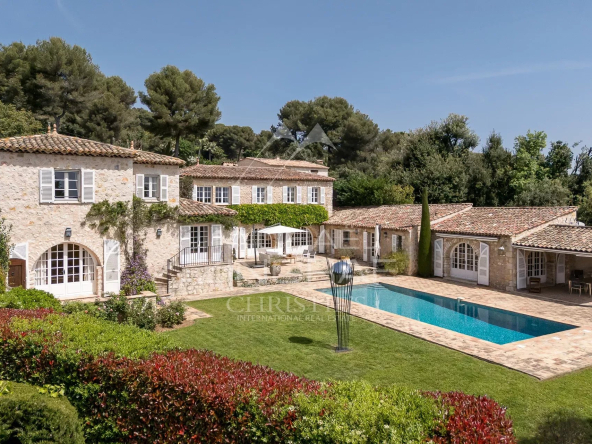 La Colle-sur-Loup: Exceptional property in 18th century stone with sea view