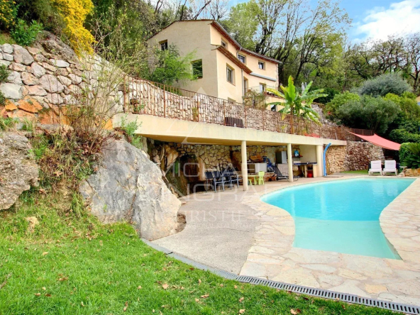 Proche Saint-Paul-de-Vence – Charmante propriété rénovée