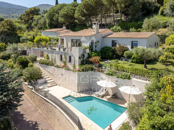 Tourrettes-sur-Loup : Charmante propriété avec vue mer panoramique