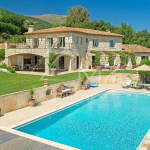 Near Saint-Paul de Vence – Superb farmhouse with panoramic sea view