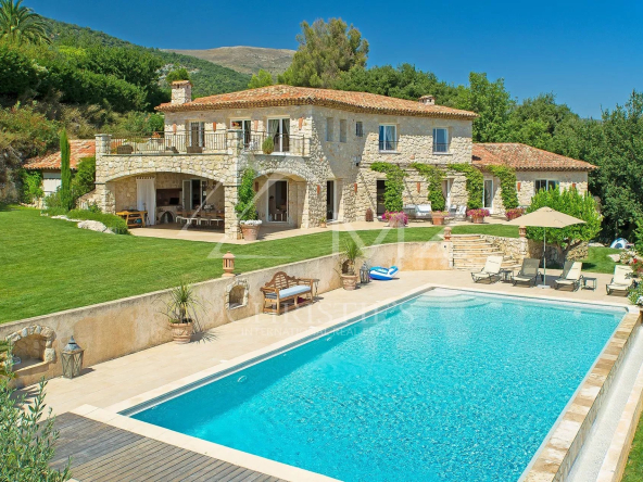 Near Saint-Paul de Vence – Superb farmhouse with panoramic sea view