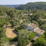 ENCHERES : Proche Saint-Paul-de-Vence – Charmante propriété dans un écrin de verdure