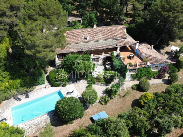 Mas Provençal of charm with sea view