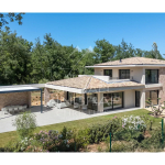 Villa Contemporaine Nichée dans un Écrin de Verdure